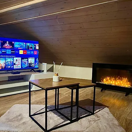 La-haut Apartment *